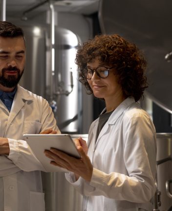 medium-shot-working-beer-factory